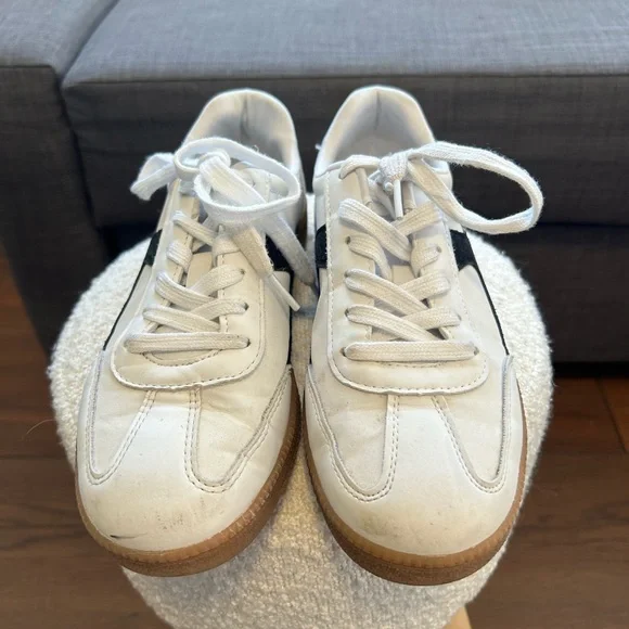 No Boundaries Women’s White and Black Lace Up Sports Sneakers Size 7 - Picture 2 of 6